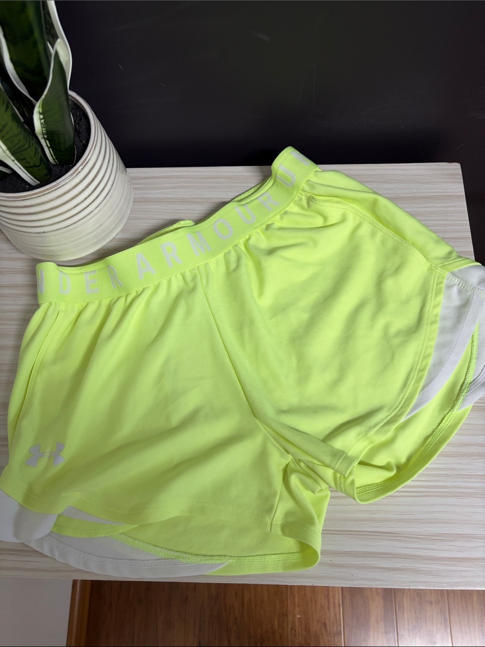 Under Armour Women's Neon Yellow Athletic Running Shorts!! EUC